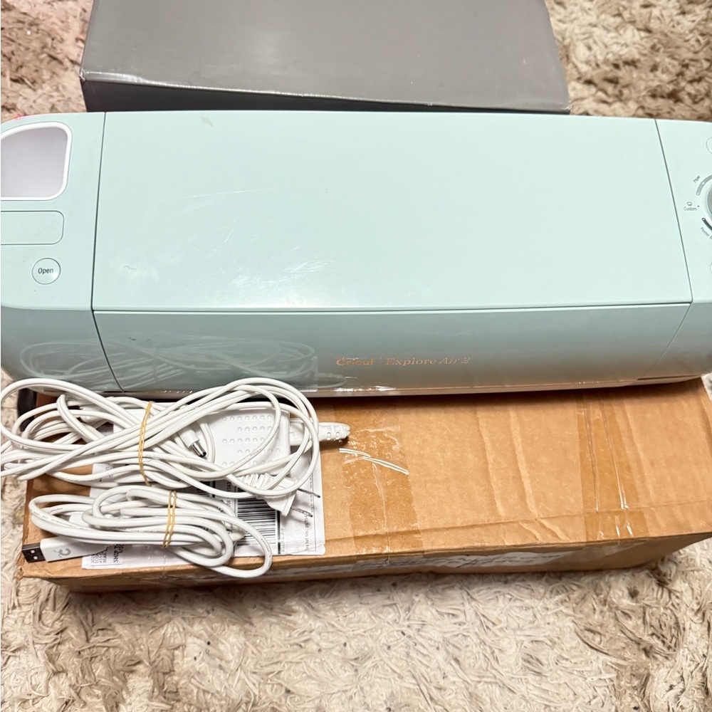 Cricut Explore Air 2 in Light Blue/ MINT with Accessories